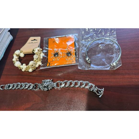 Bundle Lot of 4 Pieces HALLOWEEN VARIETY COSTUME JEWELRY Earrings Bracelets NEW - Picture 1 of 6